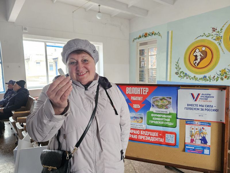 Третий день волонтеры предлагают жителям города принять участие в викторине «Горжусь Донбассом».
