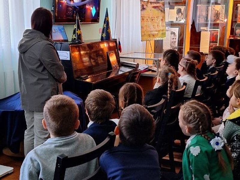 Ребята 2-го класса МБОУ «Школа № 2 г. Енакиево» посетили музей космонавта Георгия Берегового.