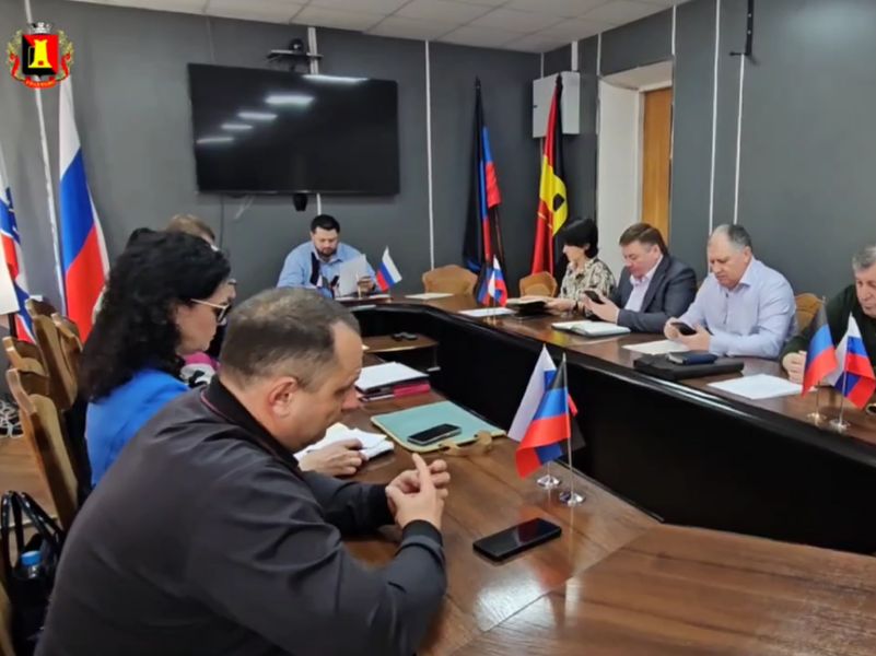 Глава муниципального образования городского округа Енакиево провёл еженедельное аппаратное совещание.