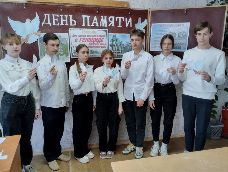 Мероприятия в школах города Енакиево, посвящённые Дню памяти о геноциде советского народа нацистами и их пособниками в годы Великой Отечественной войны.