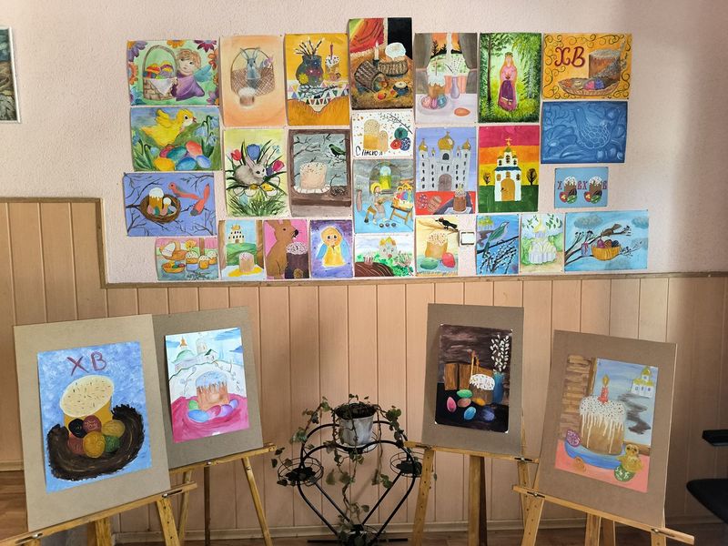 Открылась тематическая выставка рисунков обучающихся художественного отделения под названием «Пасхальный сувенир».