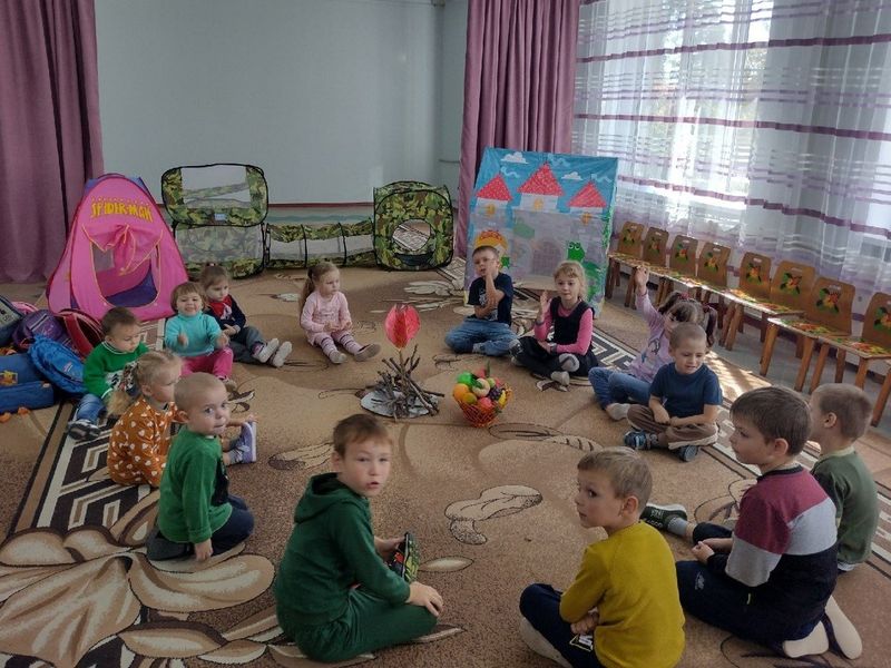 В образовательных учреждениях города Енакиево прошли мероприятия в рамках Всемирного дня туризма.