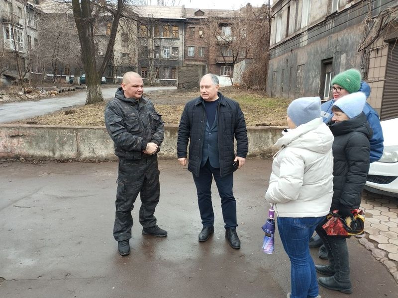 Заместитель главы администрации города Енакиево Божик С.А. провел выездной прием и встречи с гражданами.