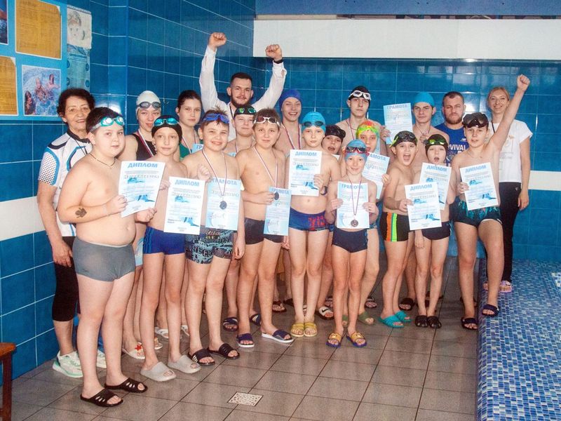 Состоялся турнир города Енакиево по плаванию «Дельфин» среди детей, юношей и девушек.