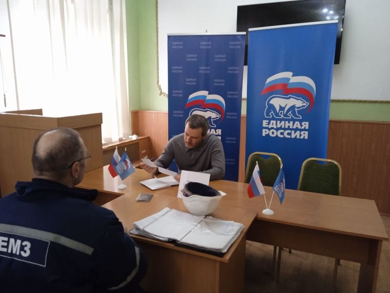 Депутат Народного Совета ДНР провел прием граждан в городе Енакиево.