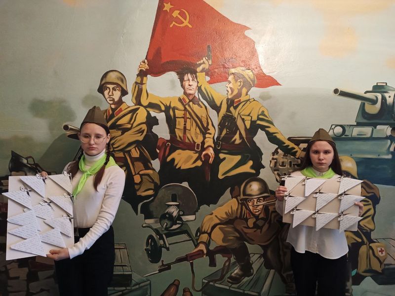 Мероприятия, посвящённые Дню полного освобождения Ленинграда от фашисткой блокады, в школах города Енакиево.