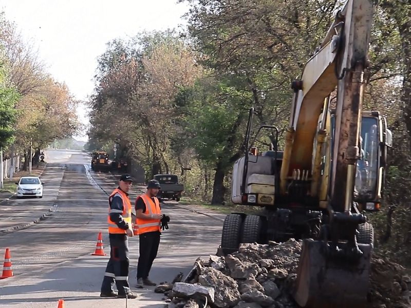 Производится капитальный ремонт автодороги по улице Постышева.