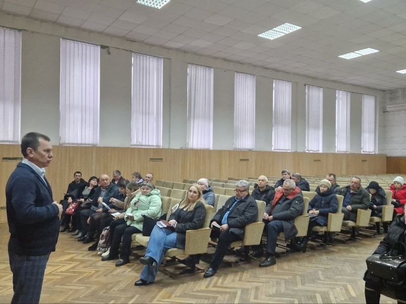 Председатель Енакиевского городского совета провел встречу с представителями объединений совладельцев ОСМД и ЖСК.