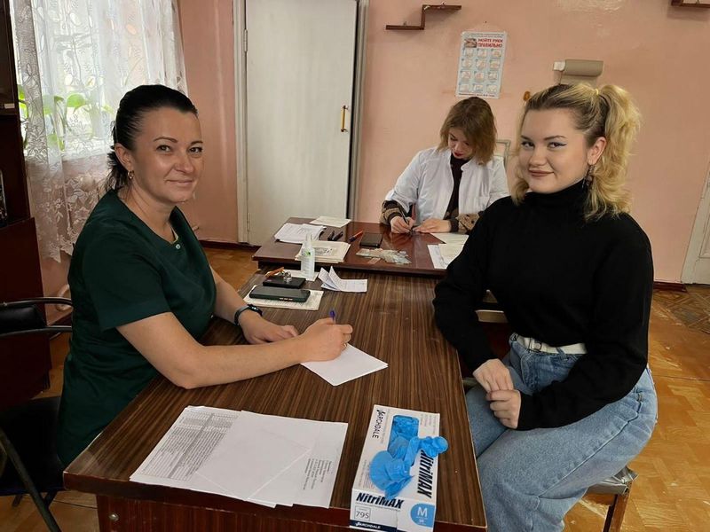 Врачи из Ленобласти осмотрели более 840 пациентов в Енакиево .