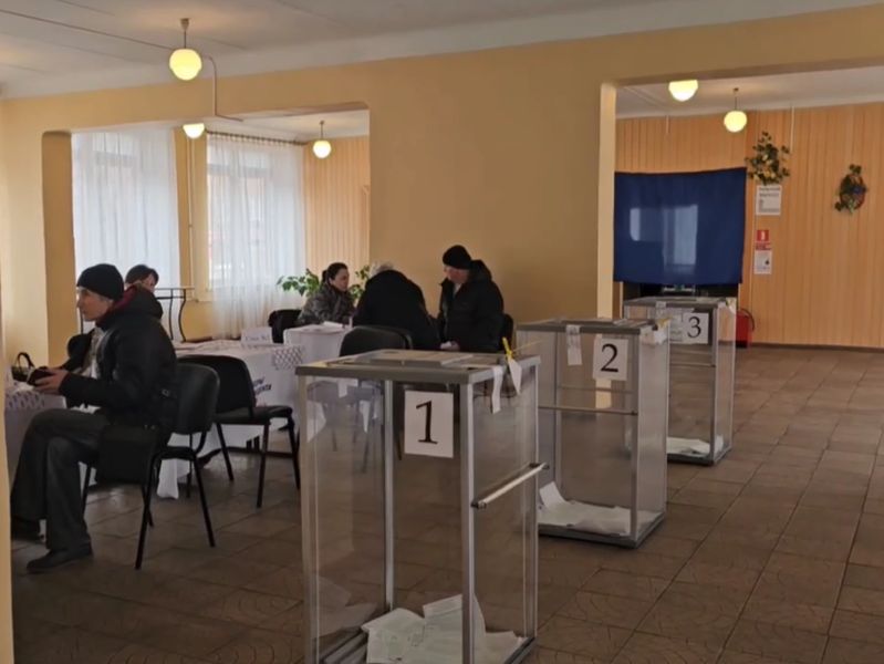 На избирательных участках в городском округе Енакиево складывается особая атмосфера, наполненная патриотизмом и надеждой.