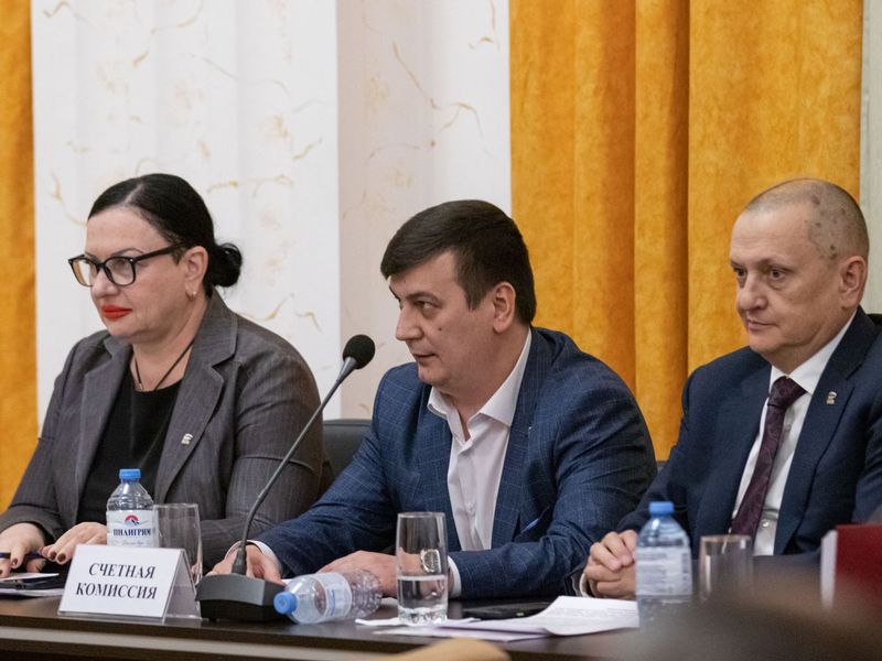 Определена структура, штатная численность, назначены аудиторы и заместитель председателя Счетной палаты ДНР.