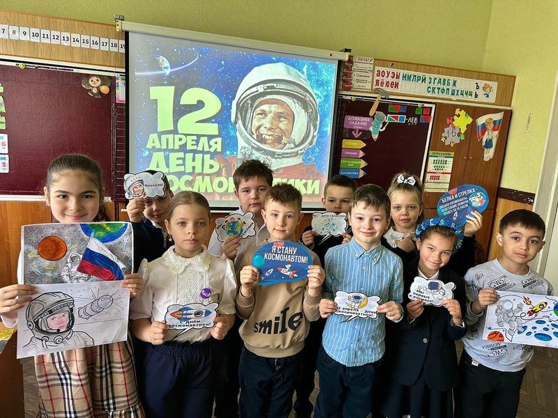 День космонавтики в школах города Енакиево.