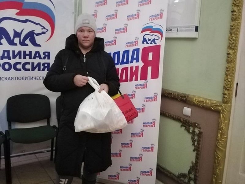 Активисты МР и МГЕР ДНР передали гуманитарную помощь обратившимся.