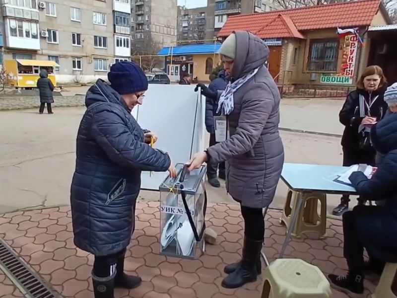 В городском округе Енакиево завершается пятый день досрочного голосования.