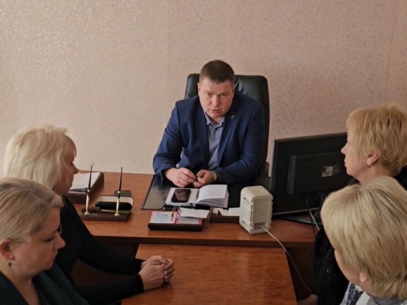Состоялся выездной прием граждан заместителем главы администрации муниципального образования городского округа Енакиево Александром Деменковым.