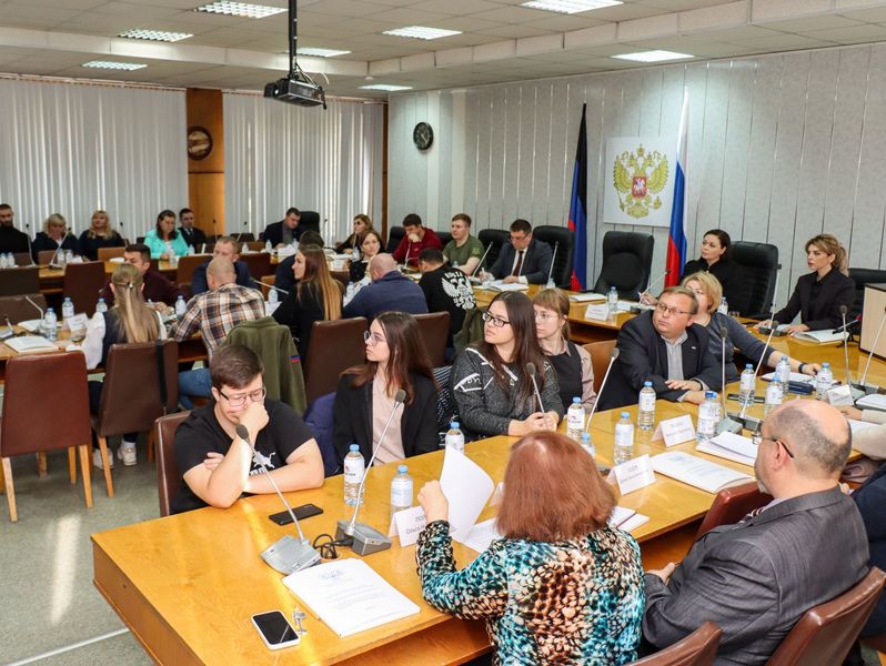 Молодые парламентарии из Беларуси и регионов России посетили ДНР.