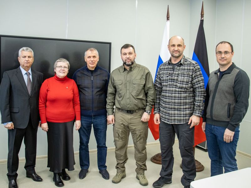 Члены комиссии Совета Законодателей провели встречу с Денисом Пушилиным.