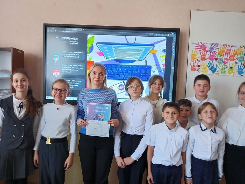 Новый сезон «Урока цифры» познакомил школьников города Енакиево с применением технологий искусственного интеллекта в отраслях экономики.