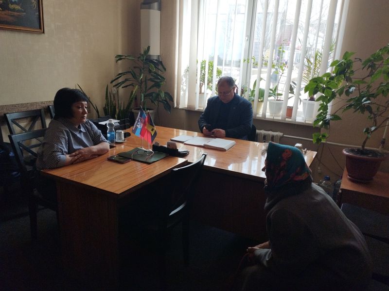 Заместитель главы администрации города Енакиево Божик С.А. провел личный прием граждан.