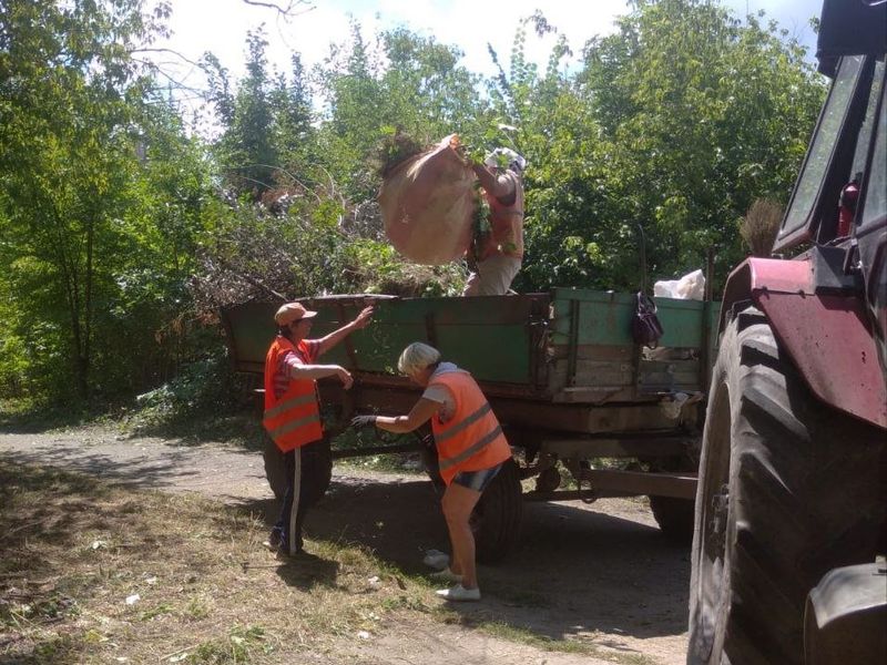 МУП города Енакиево были выполнены мероприятия по приведению в надлежащее санитарное состояние территорий.