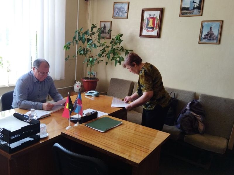 Заместитель главы администрации г. Енакиево Божик С.А. провел личный прием граждан.