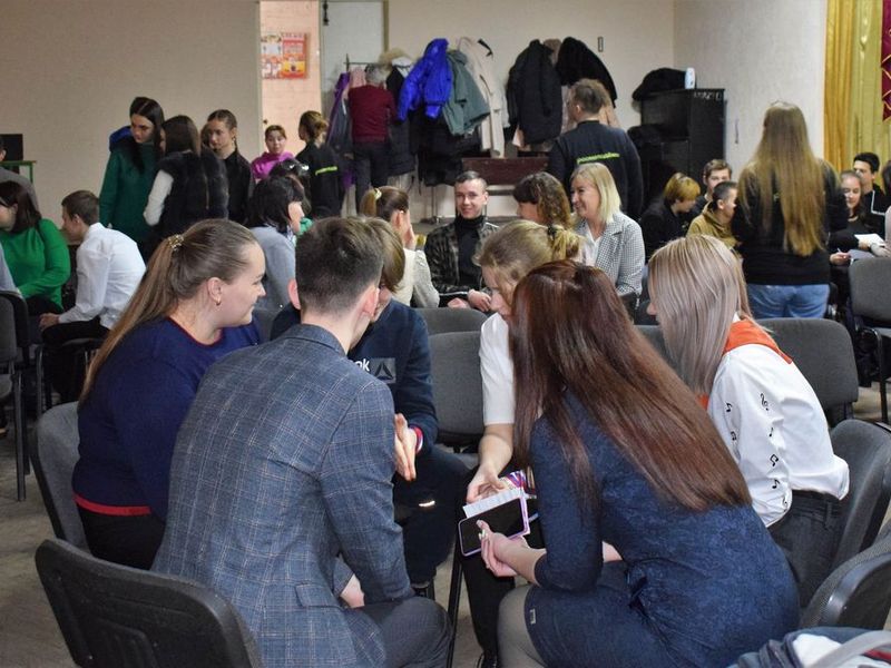 Состоялась встреча Федерального агентства по делам молодежи (Росмолодежь) с активистами Енакиево.