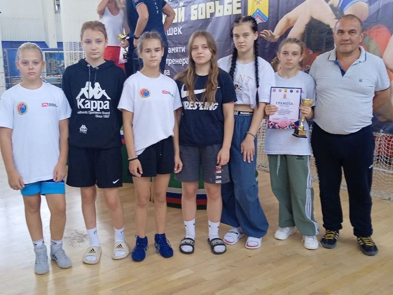 Команда спортсменов из Енакиево приняла участие во Всероссийских соревнованиях по спортивной борьбе.