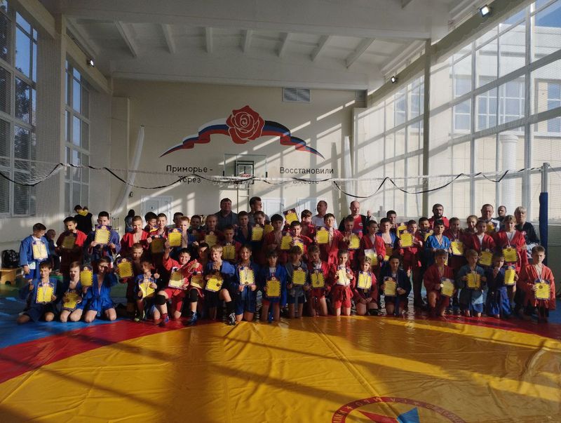 Команда спортсменов МБУ «КДЮСШ» администрации г. Енакиево приняла участие в Открытом первенстве города Тореза по самбо.