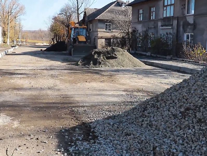 Ведутся работы по реконструкции одной из важных дорог города - Красные Зори - Постышева.