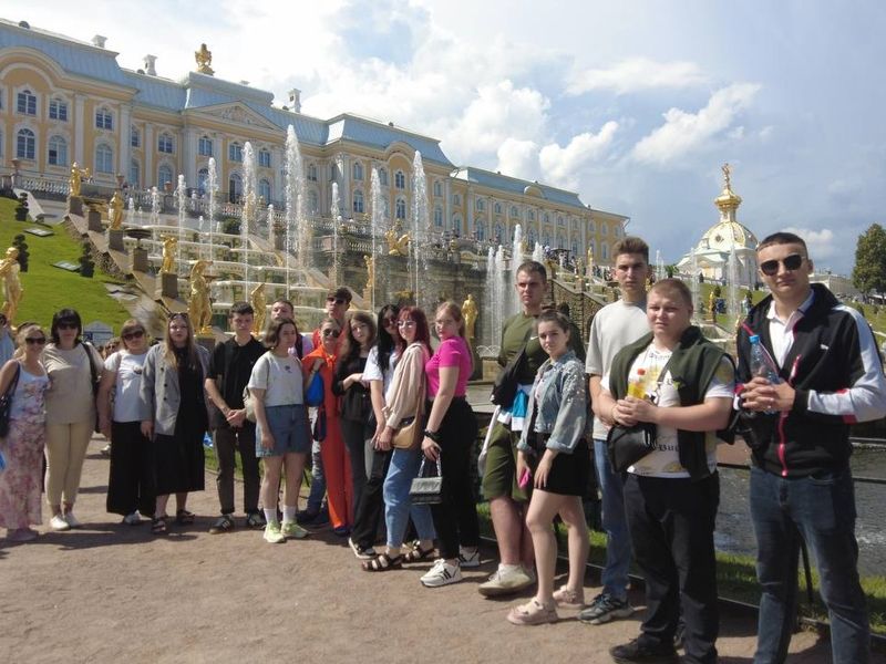 Незабываемые впечатления выпускников о путешествии в Санкт-Петербург.