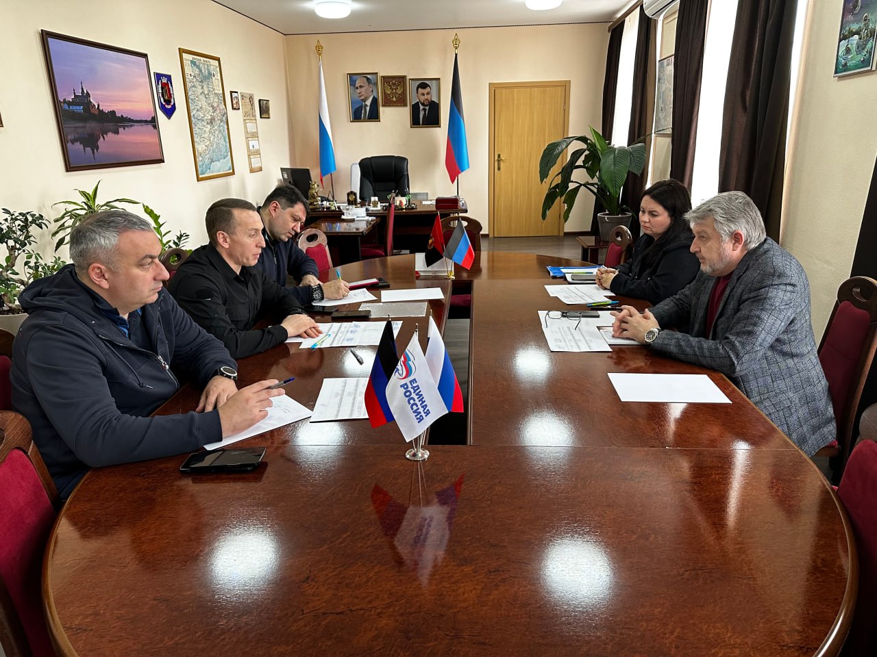 С рабочим визитом посетил городской округ Енакиево вице-губернатор Ленинградской области Николай Циганов .