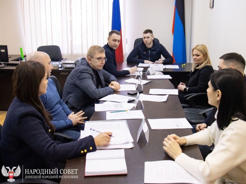Депутаты работают над проектом закона «О молодежной политике в Донецкой Народной Республике».