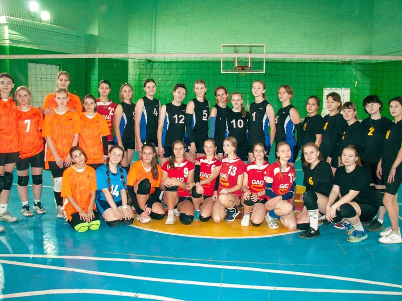 В клубе «Металлург» состоялся турнир по волейболу среди девушек.
