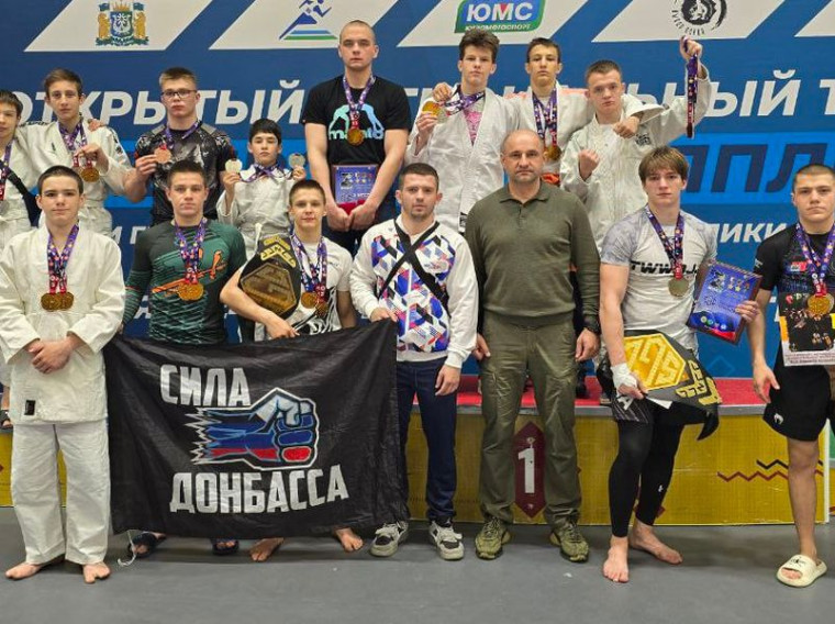 Артем Жога посетил открытие турнира «Сибирские грэпплеры» в Ханты-Мансийске.