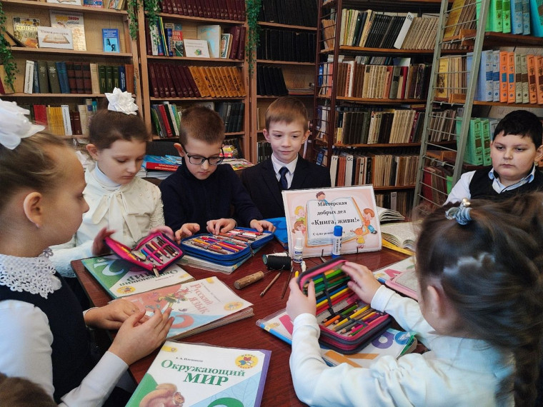 Акция «Береги учебник – источник знаний» в школах города Енакиево.