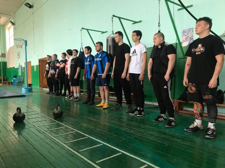 Прошли соревнования среди образовательных учреждений СПО города Енакиево по гиревому спорту.