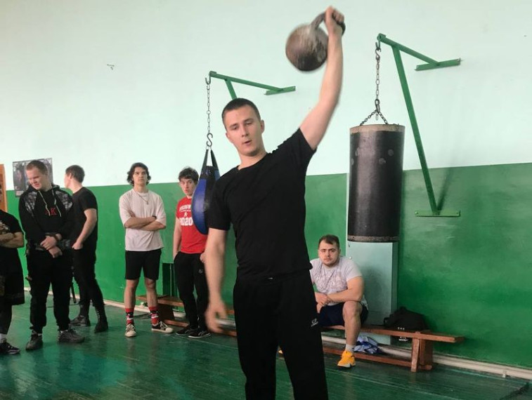 Прошли соревнования среди образовательных учреждений СПО города Енакиево по гиревому спорту.