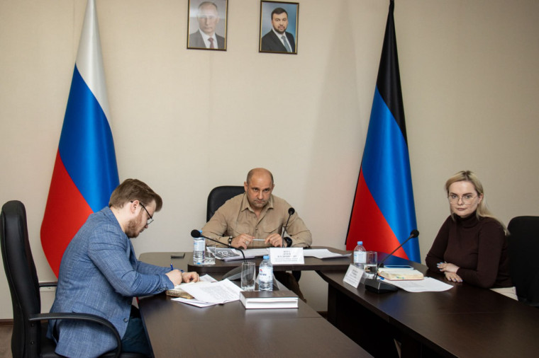 Артем Жога обсудил реализацию молодежных проектов в ДНР с Росмолодежью.