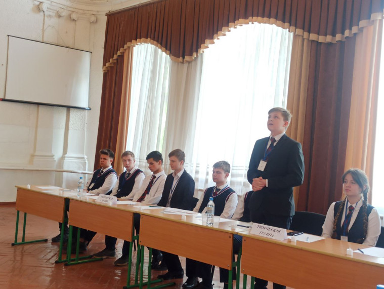 Круглый стол «Молодёжь ЗА культуру мира, ПРОТИВ терроризма» в школе № 1 города Енакиево.