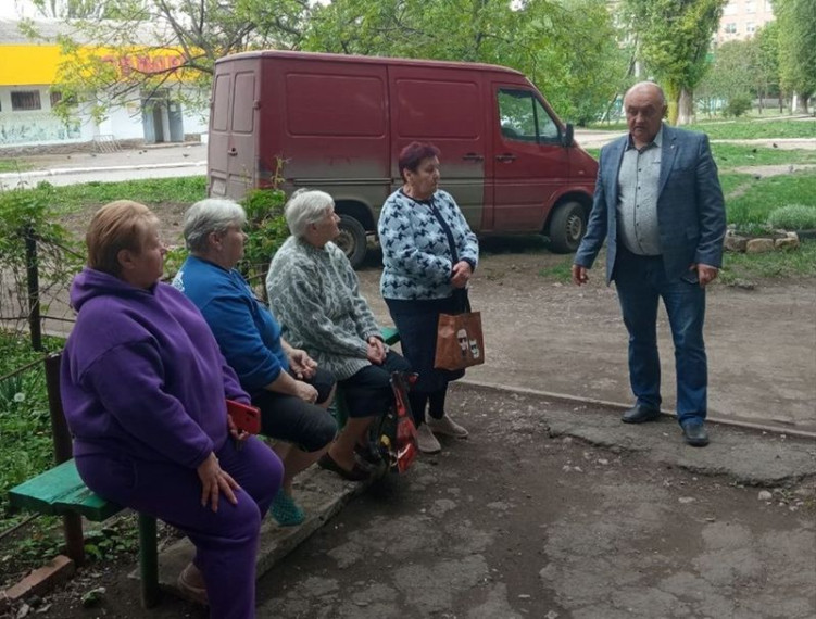 Депутат Енакиевского городского совета Александр Иванович Кохан провел сход граждан.