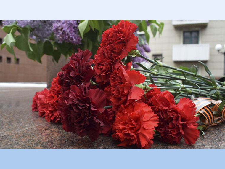 Состоялось возложение цветов в сквере ликвидаторов аварии на ЧАЭС.