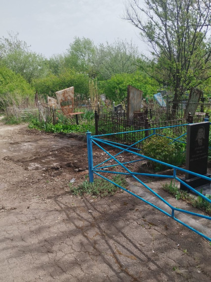 Организованы мероприятия по уборке кладбищ на территории городского округа Енакиево.