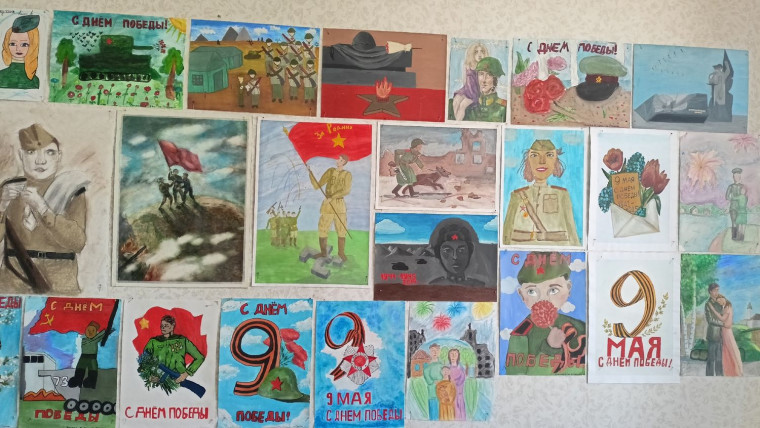 Открыта выставка детского рисунка «Помнит сердце…», посвященная Дню Победы.