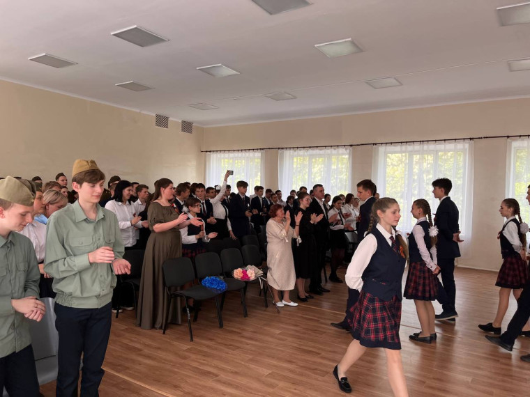 Праздничный концерт, приуроченный к 9 Мая, состоялся в школе № 2 города Енакиево.