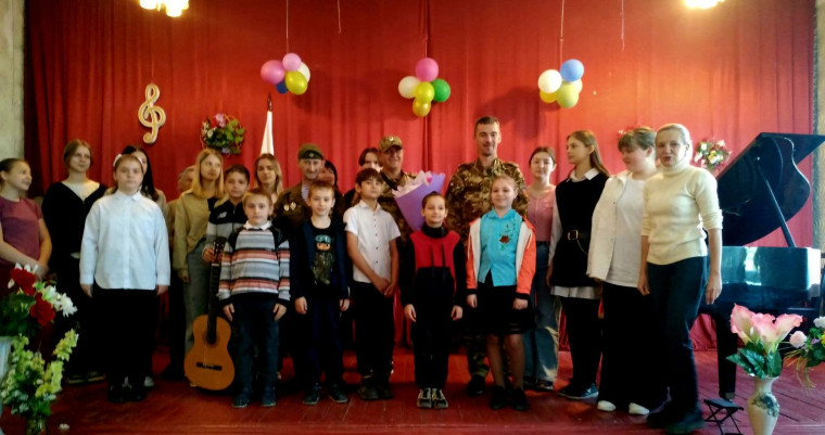 Состоялся праздничный концерт, посвященный Дню образования Донецкой Народной Республики.